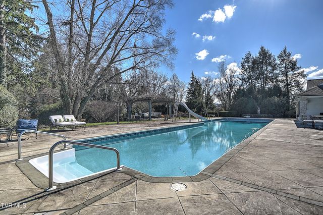 824 East Myrtle Avenue, Johnson City, TN 37601