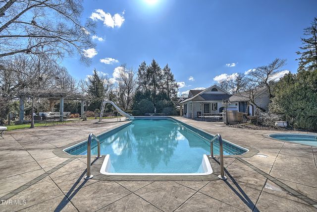 824 East Myrtle Avenue, Johnson City, TN 37601