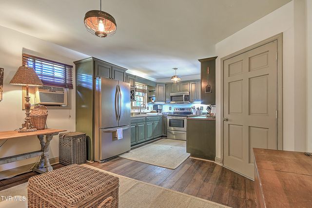 824 East Myrtle Avenue, Johnson City, TN 37601