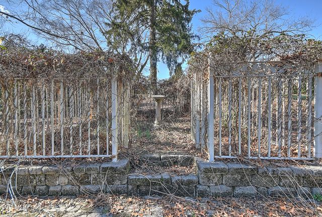 824 East Myrtle Avenue, Johnson City, TN 37601