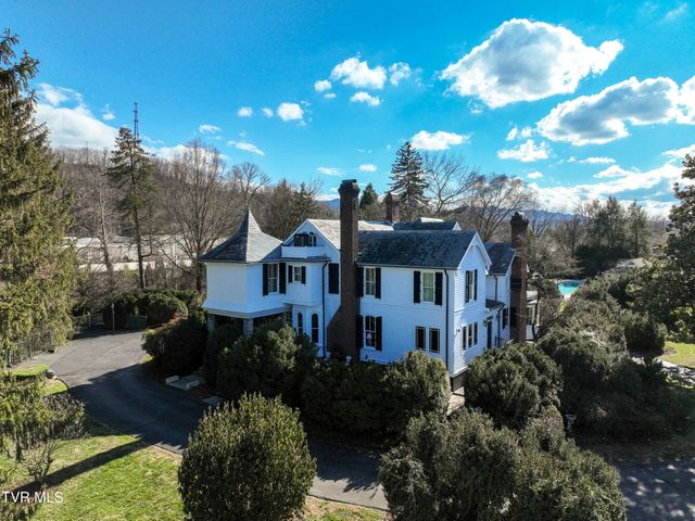 824 East Myrtle Avenue, Johnson City, TN 37601