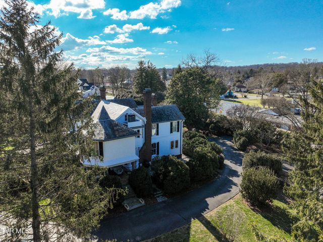 824 East Myrtle Avenue, Johnson City, TN 37601