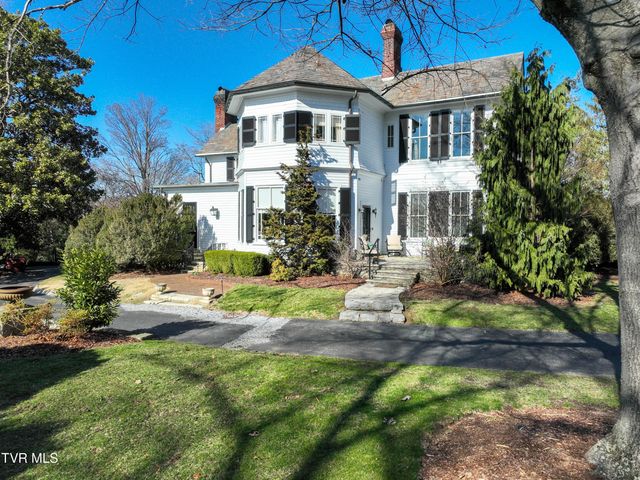 824 East Myrtle Avenue, Johnson City, TN 37601