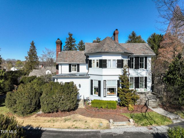 824 East Myrtle Avenue, Johnson City, TN 37601