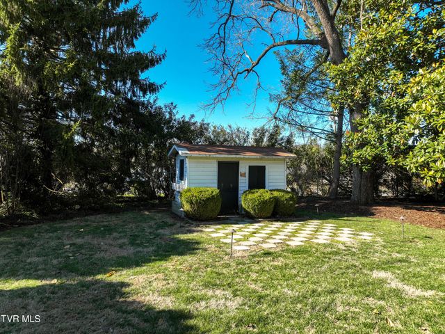 824 East Myrtle Avenue, Johnson City, TN 37601