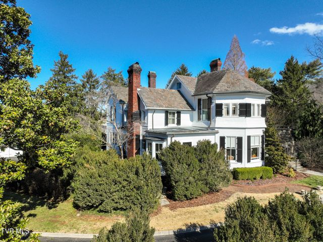 824 East Myrtle Avenue, Johnson City, TN 37601