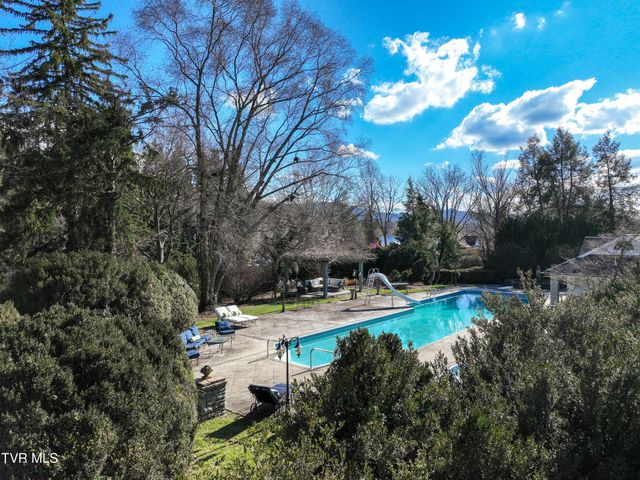 824 East Myrtle Avenue, Johnson City, TN 37601