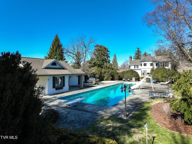 824 East Myrtle Avenue, Johnson City, TN 37601