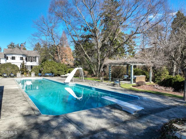 824 East Myrtle Avenue, Johnson City, TN 37601