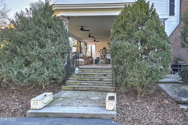 824 East Myrtle Avenue, Johnson City, TN 37601