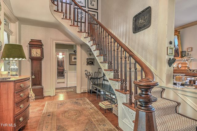 824 East Myrtle Avenue, Johnson City, TN 37601