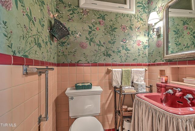 824 East Myrtle Avenue, Johnson City, TN 37601