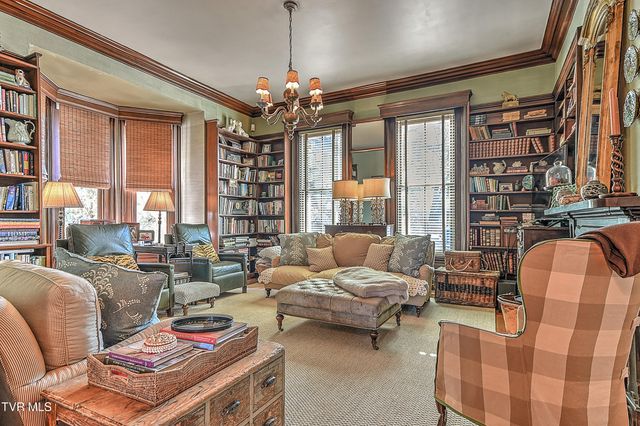 824 East Myrtle Avenue, Johnson City, TN 37601