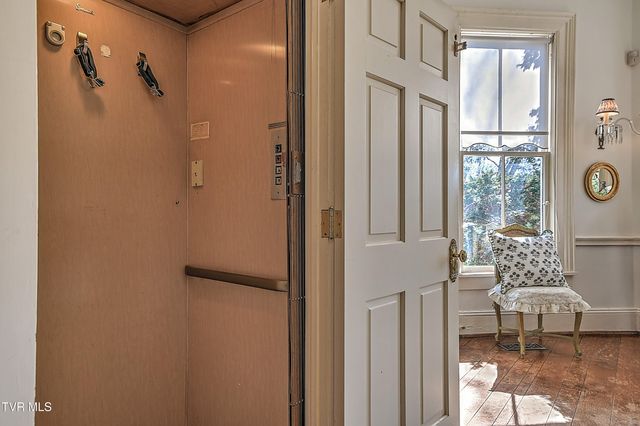 824 East Myrtle Avenue, Johnson City, TN 37601