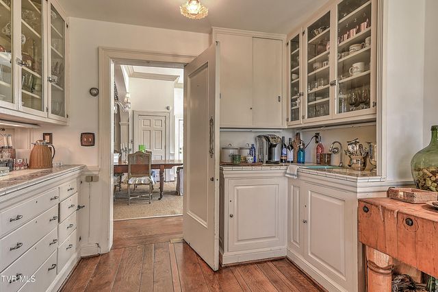 824 East Myrtle Avenue, Johnson City, TN 37601