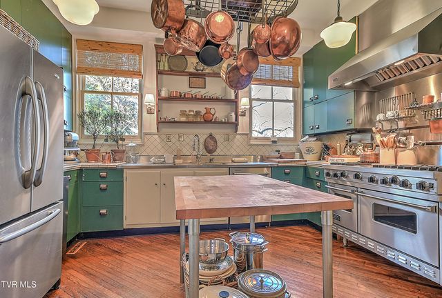 824 East Myrtle Avenue, Johnson City, TN 37601