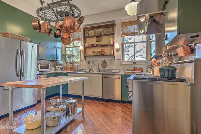 824 East Myrtle Avenue, Johnson City, TN 37601