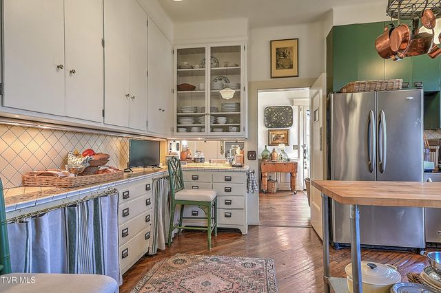 824 East Myrtle Avenue, Johnson City, TN 37601