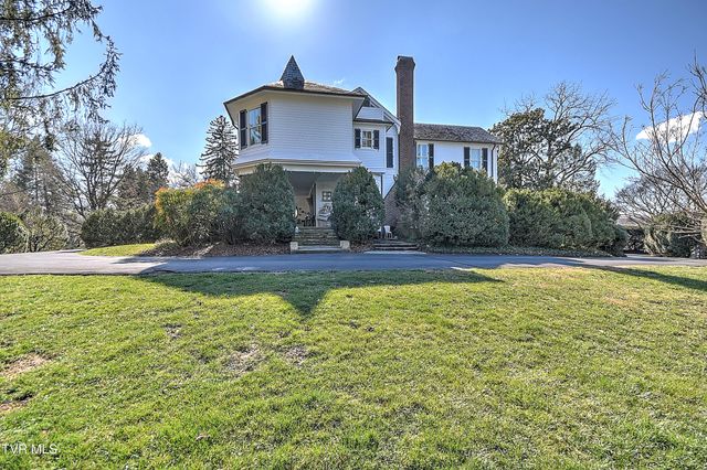 824 East Myrtle Avenue, Johnson City, TN 37601