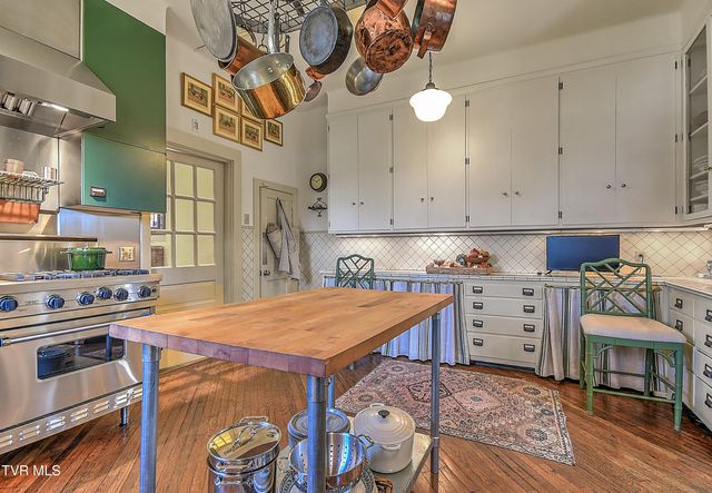 824 East Myrtle Avenue, Johnson City, TN 37601