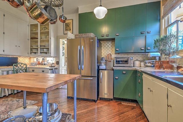 824 East Myrtle Avenue, Johnson City, TN 37601