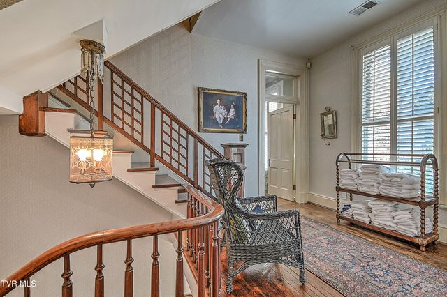 824 East Myrtle Avenue, Johnson City, TN 37601