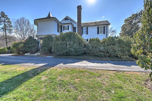 824 East Myrtle Avenue, Johnson City, TN 37601