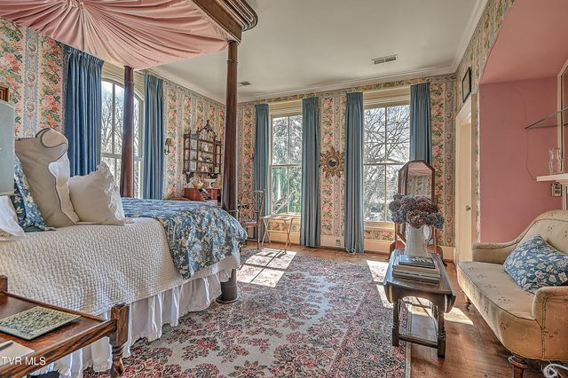 824 East Myrtle Avenue, Johnson City, TN 37601