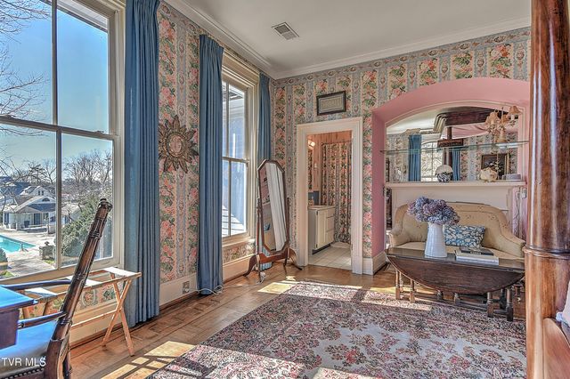 824 East Myrtle Avenue, Johnson City, TN 37601