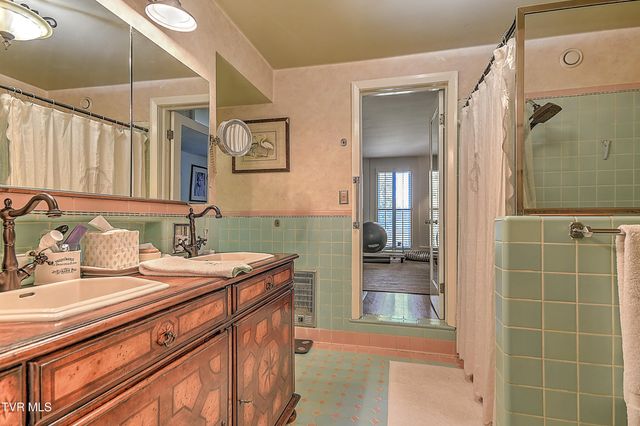 824 East Myrtle Avenue, Johnson City, TN 37601