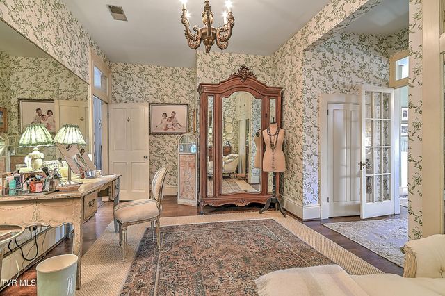 824 East Myrtle Avenue, Johnson City, TN 37601