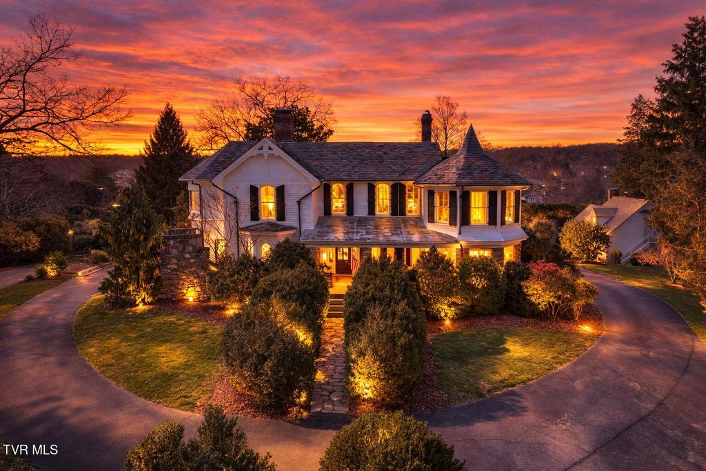 824 East Myrtle Avenue, Johnson City, TN 37601