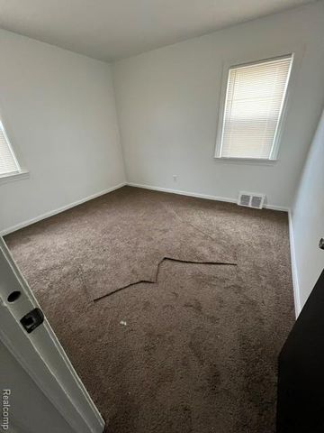 8620 Rosemont Avenue, Detroit, MI 48228