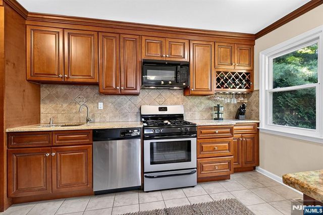 144 Gould, North Caldwell, NJ 07006