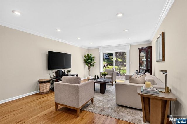 144 Gould, North Caldwell, NJ 07006