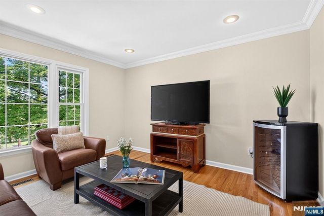 144 Gould, North Caldwell, NJ 07006
