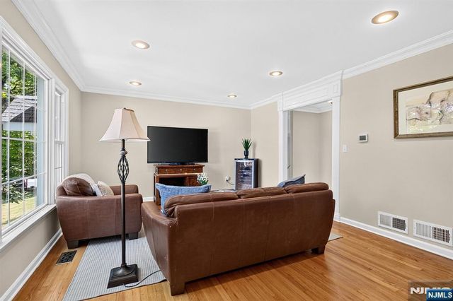 144 Gould, North Caldwell, NJ 07006