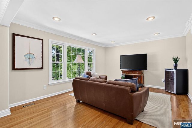 144 Gould, North Caldwell, NJ 07006