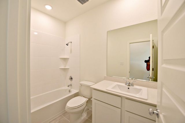 108 Divisadero DR, Hutto, TX 78634