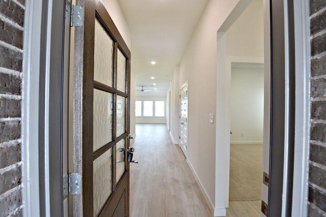 108 Divisadero DR, Hutto, TX 78634