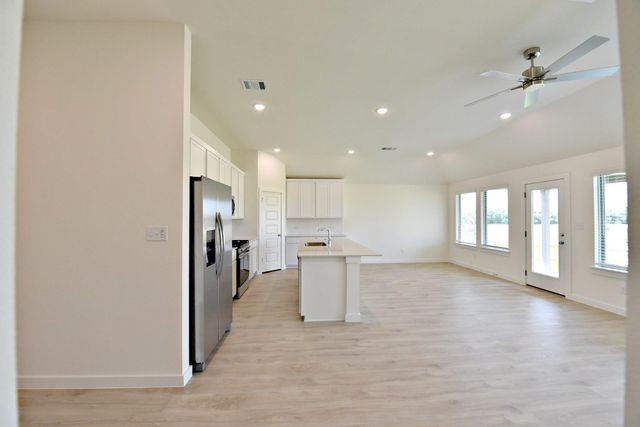 108 Divisadero DR, Hutto, TX 78634