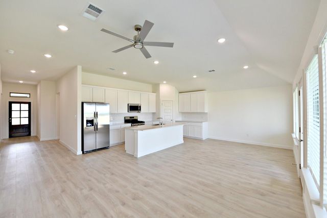 108 Divisadero DR, Hutto, TX 78634