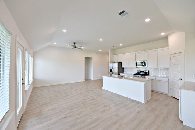 108 Divisadero DR, Hutto, TX 78634