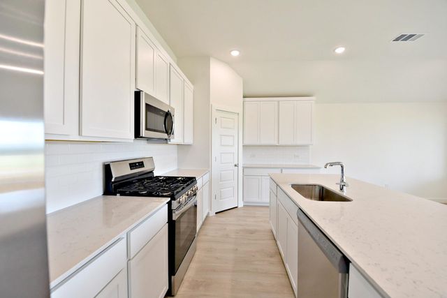 108 Divisadero DR, Hutto, TX 78634