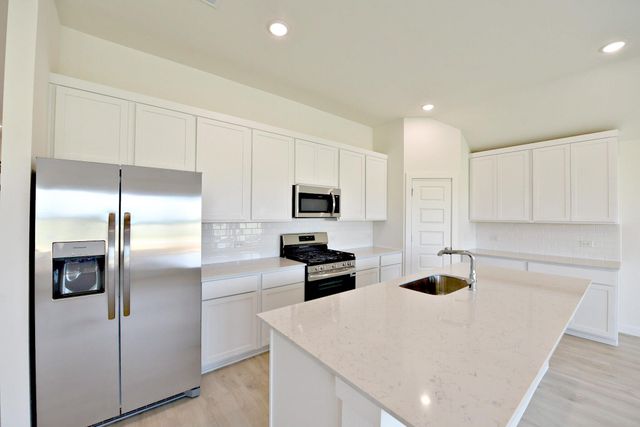 108 Divisadero DR, Hutto, TX 78634
