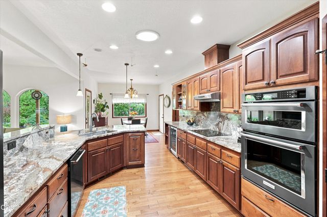 3716 Sherwood Park Drive, Medford, OR 97504