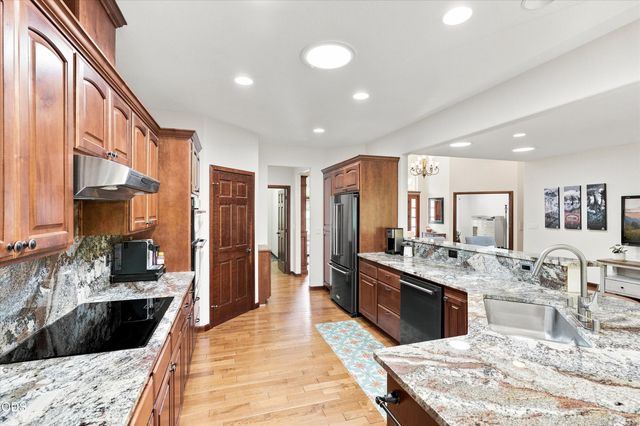 3716 Sherwood Park Drive, Medford, OR 97504