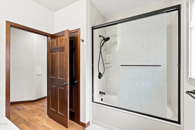 3716 Sherwood Park Drive, Medford, OR 97504