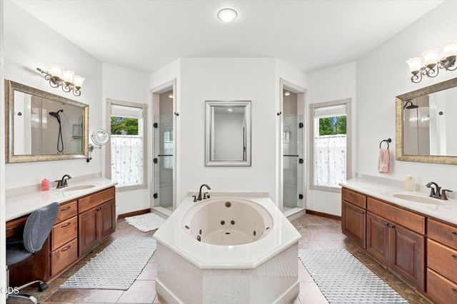 3716 Sherwood Park Drive, Medford, OR 97504