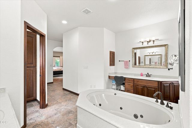 3716 Sherwood Park Drive, Medford, OR 97504